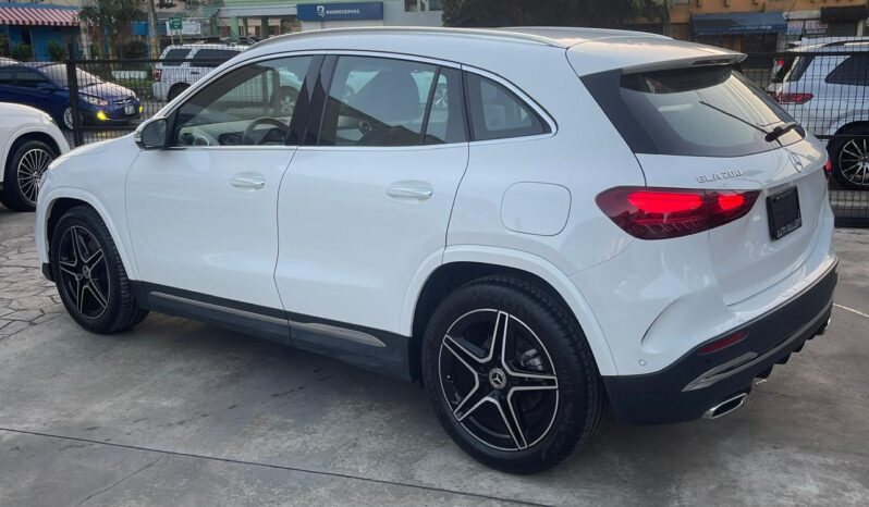 MERCEDES-BENZ CLASE GLA 200 2025 lleno