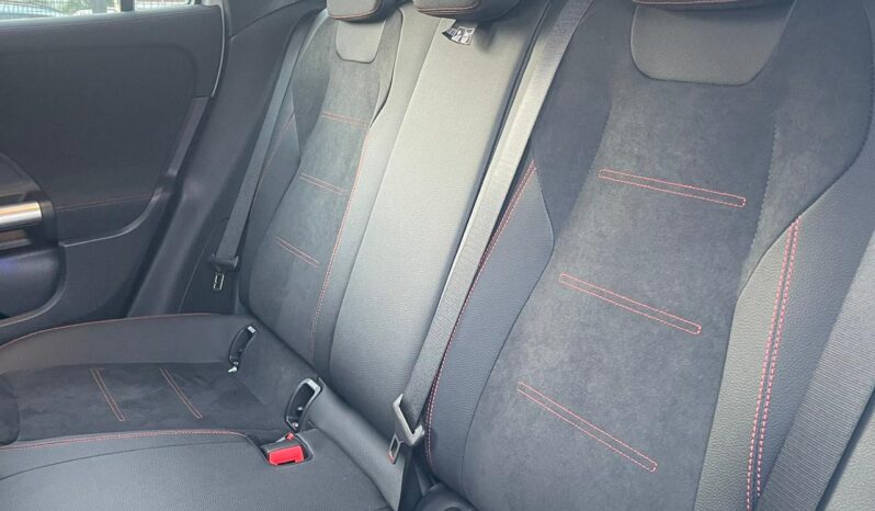 MERCEDES-BENZ CLASE GLA 200 2025 lleno