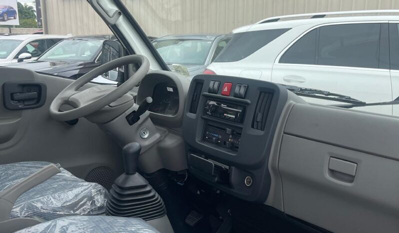 Isuzu Traviz 10 pies 2026 lleno