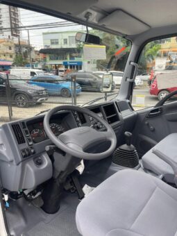 Isuzu QLR 10 pies 2026 lleno