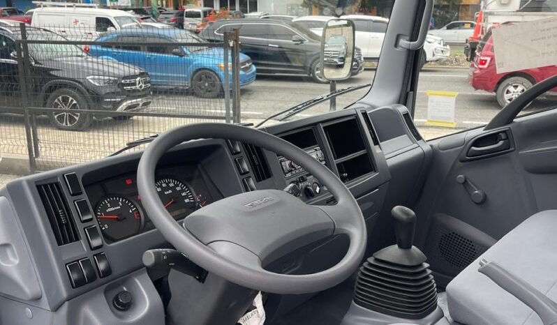 Isuzu QLR 10 pies 2026 lleno