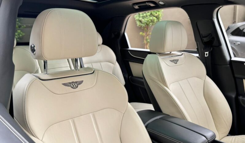 BENTLEY BENTAYGA 2019 lleno