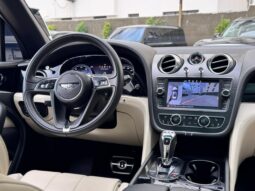 BENTLEY BENTAYGA 2019 lleno