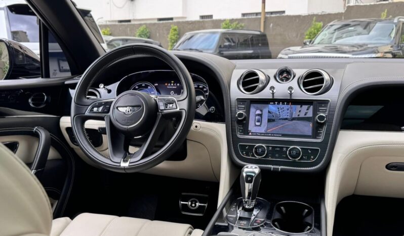 BENTLEY BENTAYGA 2019 lleno