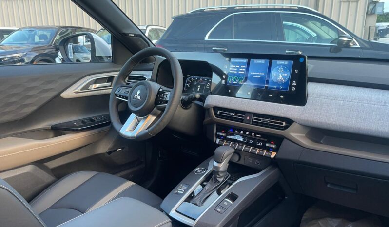 Mitsubishi Outlander P-Line 2027 lleno