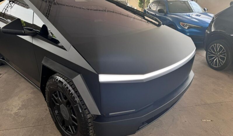 TESLA CYBERTRUCK FOUNDATION SERIES 2024 lleno