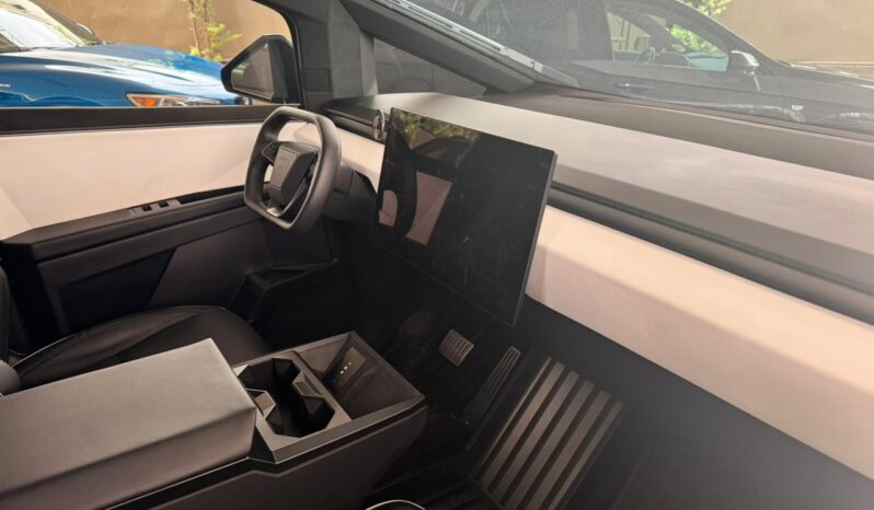 TESLA CYBERTRUCK FOUNDATION SERIES 2024 lleno