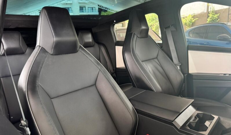 TESLA CYBERTRUCK FOUNDATION SERIES 2024 lleno