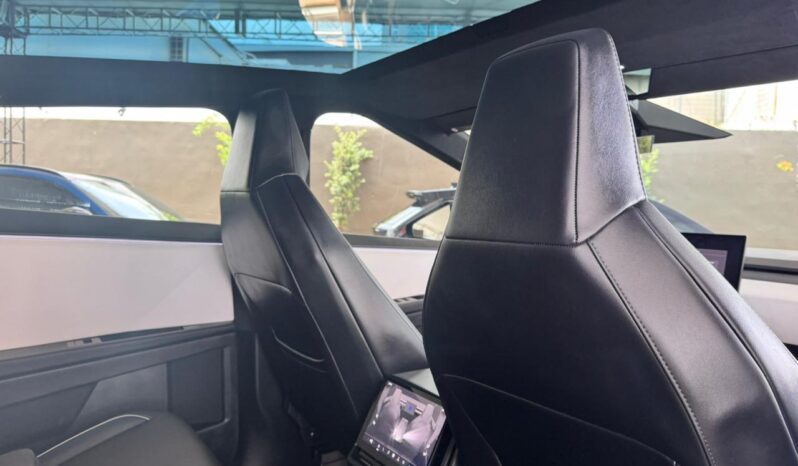 TESLA CYBERTRUCK FOUNDATION SERIES 2024 lleno