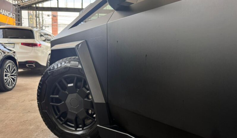 TESLA CYBERTRUCK FOUNDATION SERIES 2024 lleno