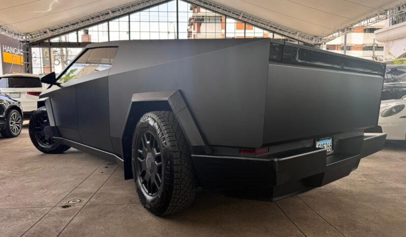 TESLA CYBERTRUCK FOUNDATION SERIES 2024 lleno