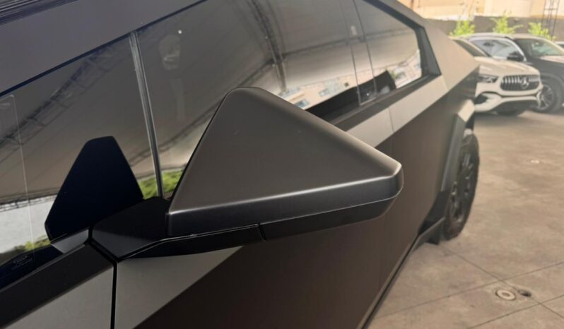 TESLA CYBERTRUCK FOUNDATION SERIES 2024 lleno