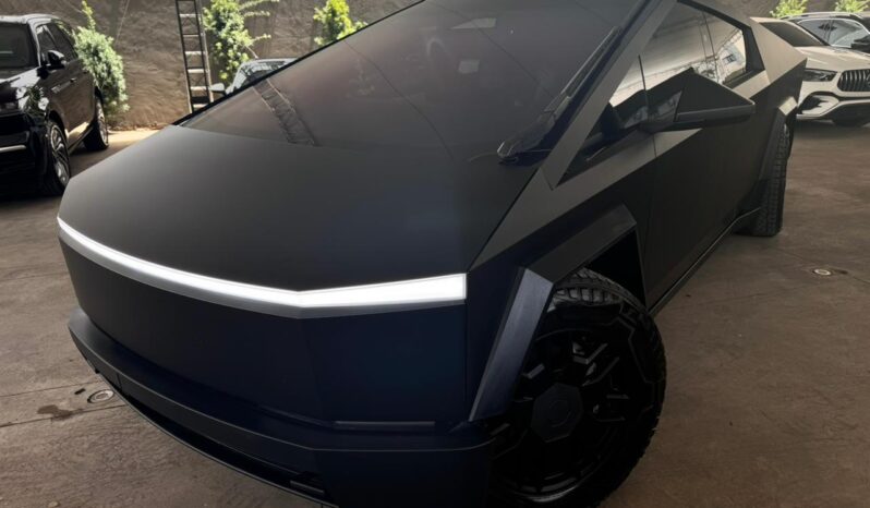 TESLA CYBERTRUCK FOUNDATION SERIES 2024 lleno
