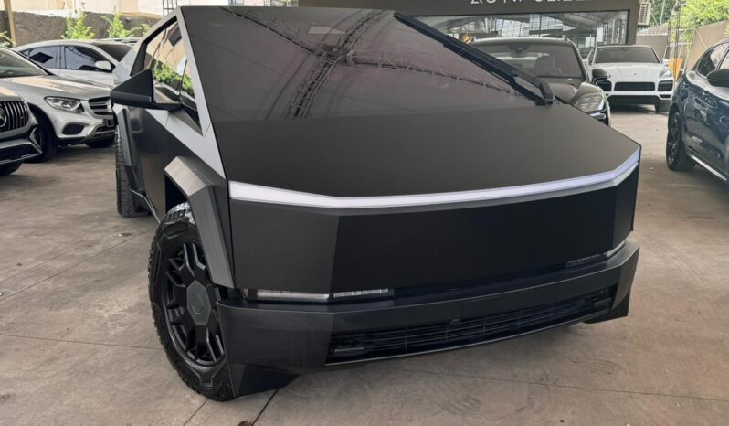TESLA CYBERTRUCK FOUNDATION SERIES 2024 lleno