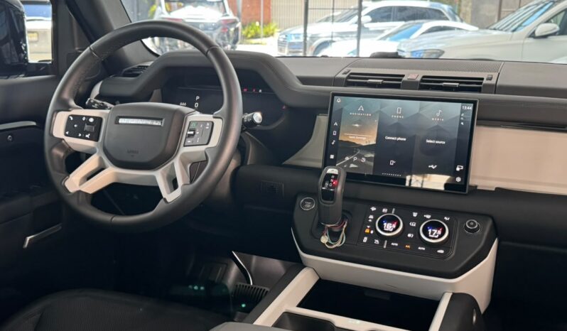 LAND ROVER DEFENDER 110 SE HYBRID 2025 lleno