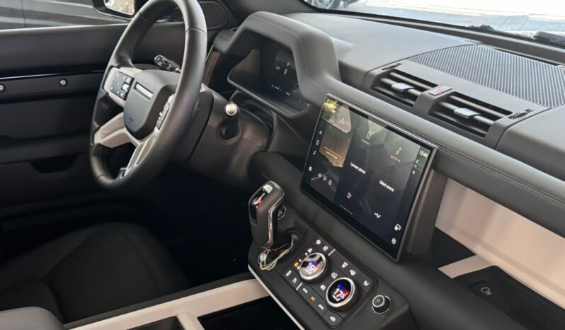 LAND ROVER DEFENDER 110 SE HYBRID 2025 lleno