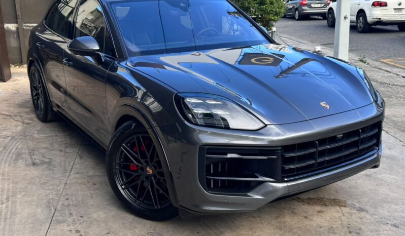 PORSCHE CAYENNE GTS 2026. lleno