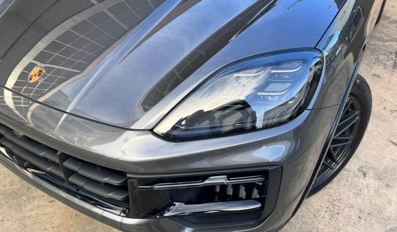 PORSCHE CAYENNE GTS 2026. lleno