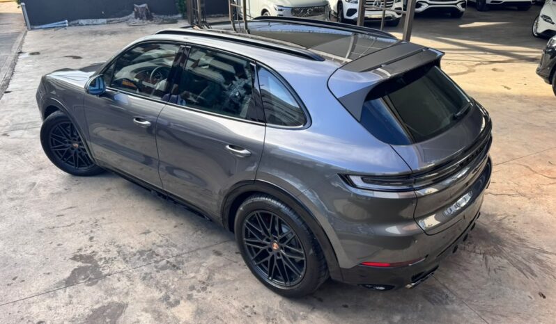 PORSCHE CAYENNE GTS 2026. lleno