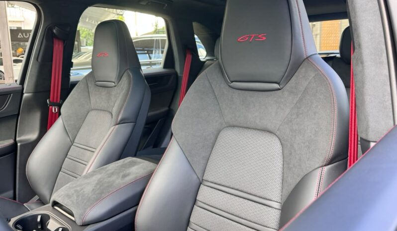 PORSCHE CAYENNE GTS 2026. lleno