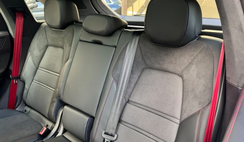 PORSCHE CAYENNE GTS 2026. lleno