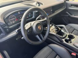 PORSCHE CAYENNE GTS 2026. lleno