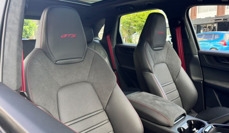 PORSCHE CAYENNE GTS 2026. lleno