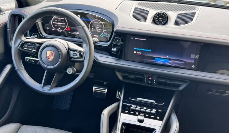 PORSCHE CAYENNE GTS 2026. lleno