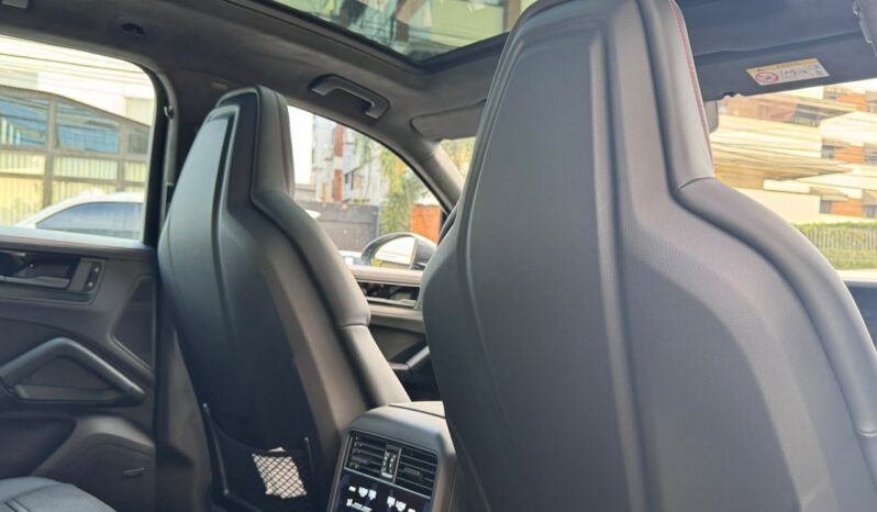 PORSCHE CAYENNE GTS 2026. lleno