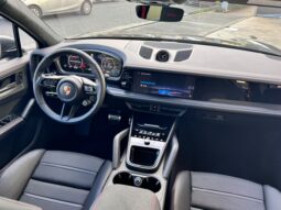PORSCHE CAYENNE GTS 2026. lleno