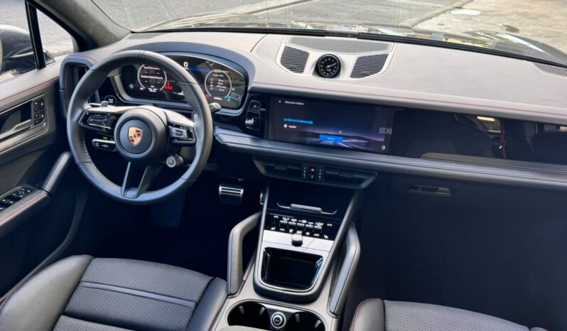 PORSCHE CAYENNE GTS 2026. lleno