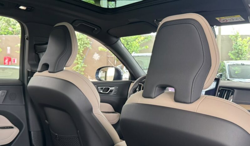 VOLVO XC60 PLUS T8 2027 lleno