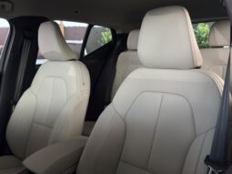 VOLVO XC40 CORE 2027