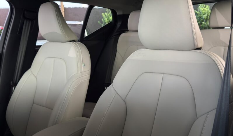 VOLVO XC40 CORE 2027 lleno
