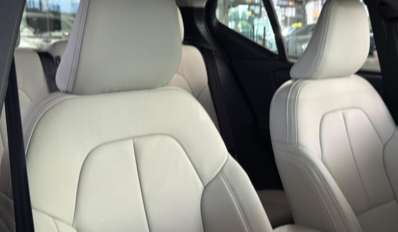 VOLVO XC40 CORE 2027 lleno